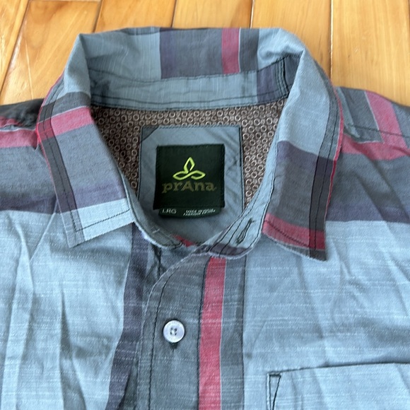 Prana gray and red shirt plaid short sleeve dress shirt size large - Picture 8 of 13